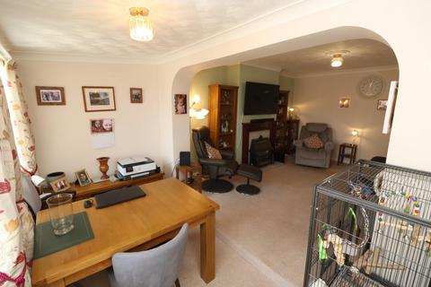2 bedroom semi-detached bungalow for sale, Mannings Rise, Rushden NN10