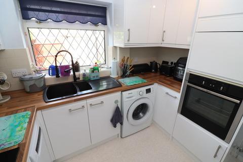 2 bedroom semi-detached bungalow for sale, Mannings Rise, Rushden NN10