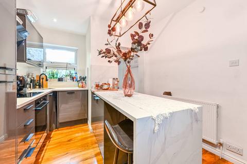 2 bedroom flat to rent, Charlton Road, Harlesden, London, NW10