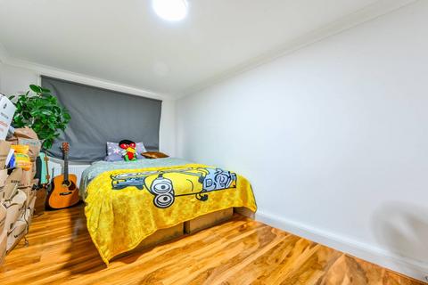 2 bedroom flat to rent, Charlton Road, Harlesden, London, NW10