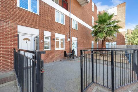 3 bedroom maisonette for sale, Gwilym Maries House, 21 Canrobert Street, London, E2