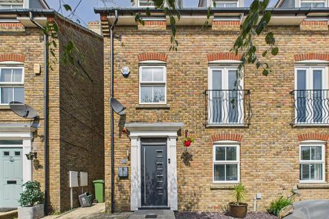 Bowen Way, Coulsdon CR5