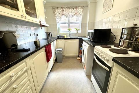 2 bedroom flat for sale, Crook Log, Bexleyheath DA6