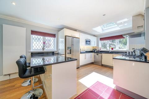undefined, Colville Gardens, Lightwater, Surrey, GU18