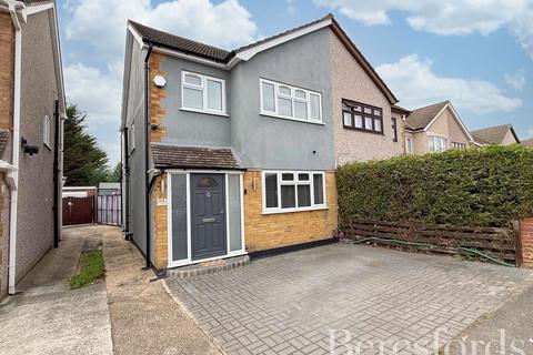 64 Lakeside, Rainham, RM13 9SW