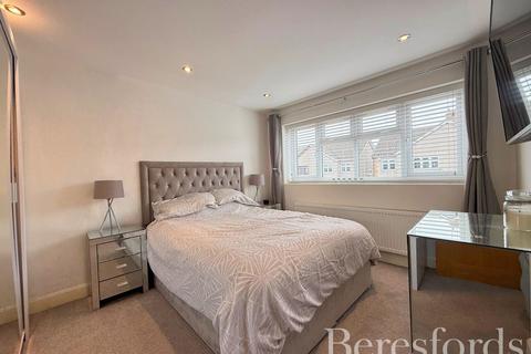 64 Lakeside, Rainham, RM13 9SW