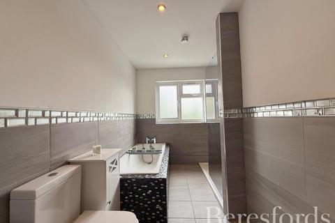 64 Lakeside, Rainham, RM13 9SW