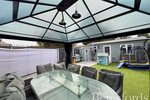 64 Lakeside, Rainham, RM13 9SW