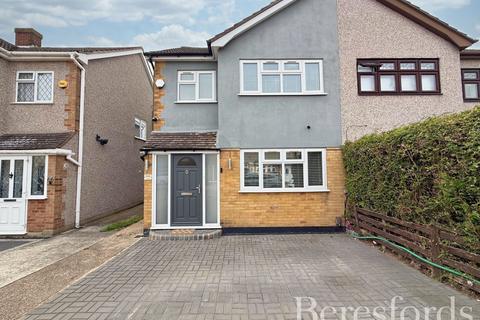 64 Lakeside, Rainham, RM13 9SW