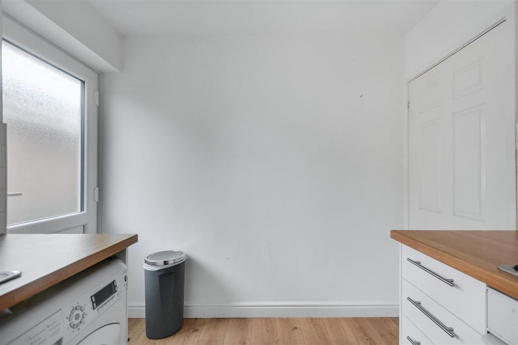 Kitchen 2.jpeg