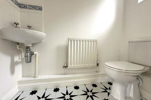 2 bedroom end of terrace house to rent, Topaz Drive, Sittingbourne ME10