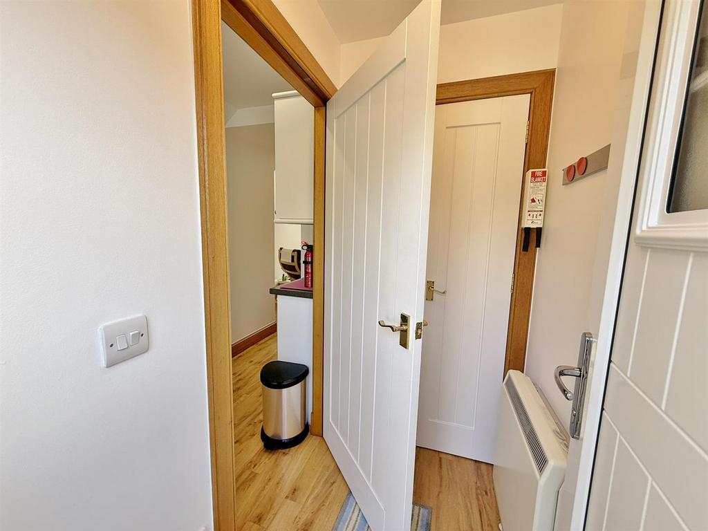 Little Wellingtonia rear hallway