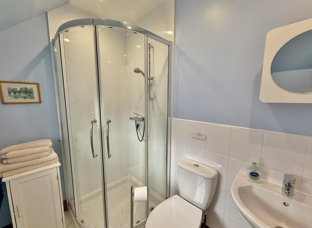 Little Wellingtonia ensuite