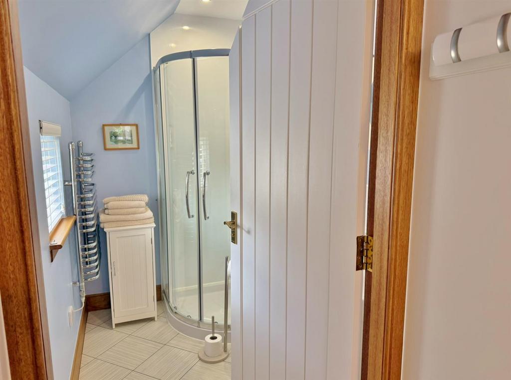 Little Wellingtonia ensuite