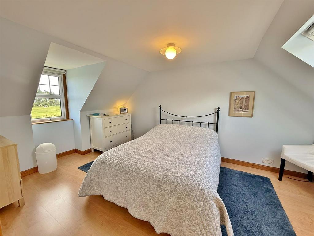 Wellingtonia Bedroom 1