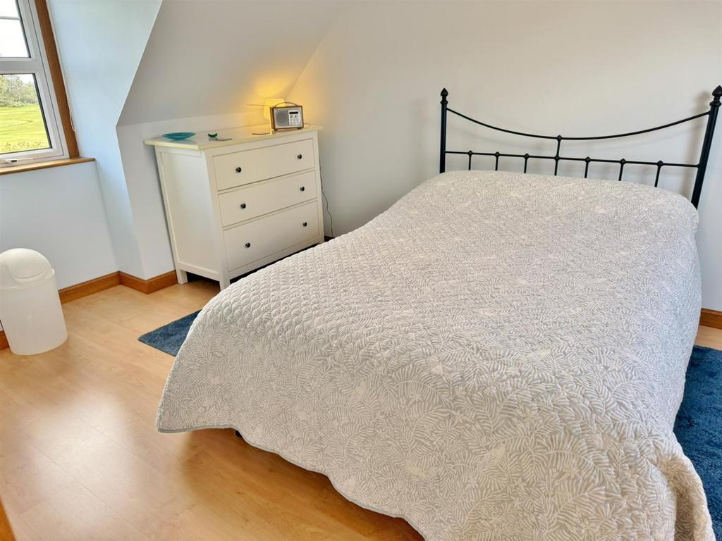 Wellingtonia Bedroom 1