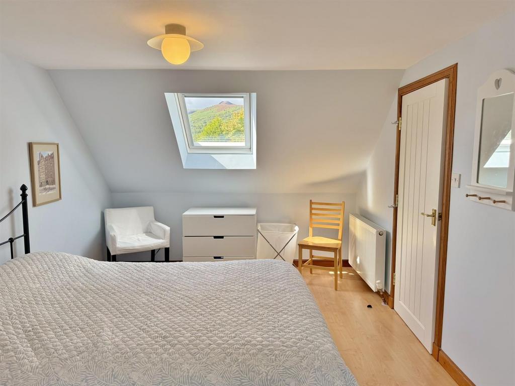 Wellingtonia Bedroom 1