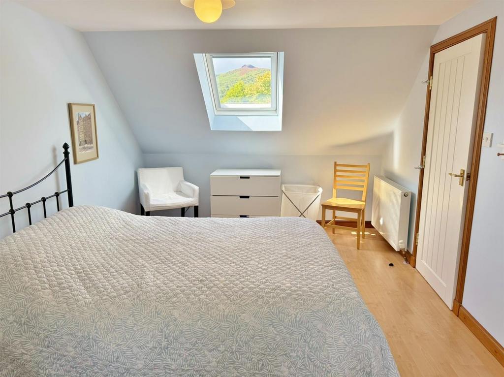 Wellingtonia Bedroom 1