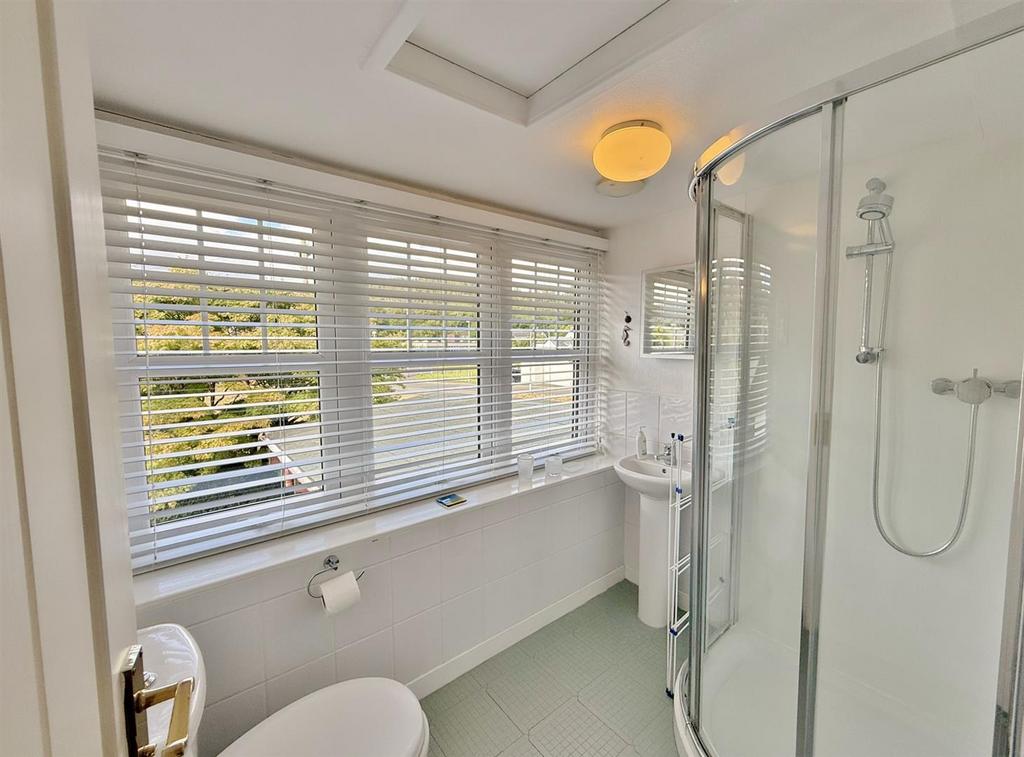 Wellingtonia shower room