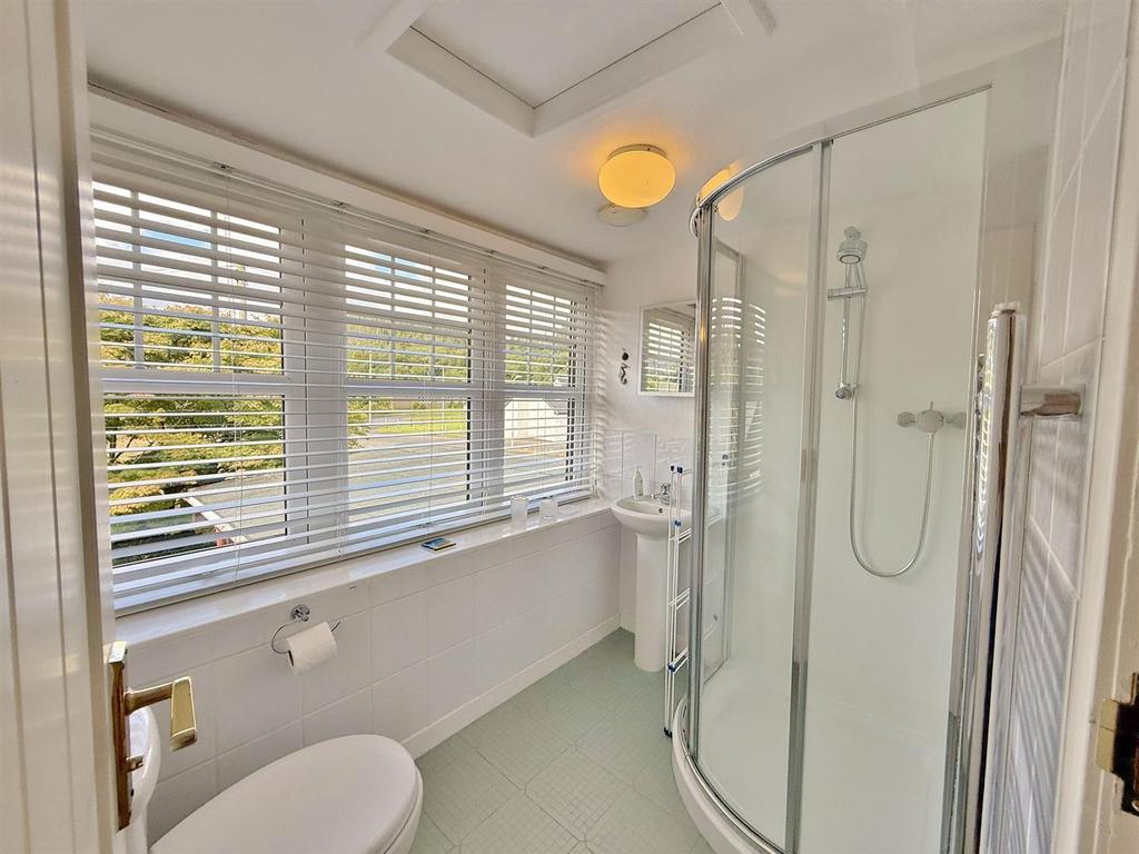 Wellingtonia shower room