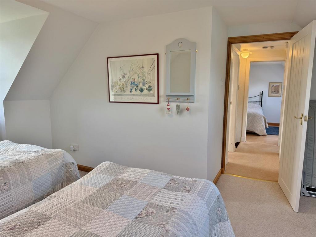 Wellingtonia Bedroom 2 to bedroom 1