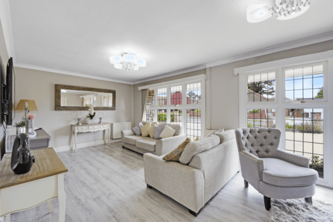 11 Worcester Gardens, Worcester Park, KT4 7HN
