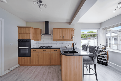 11 Worcester Gardens, Worcester Park, KT4 7HN