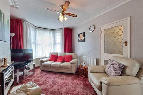 2 bedroom house for sale, St. Marys Road, Ilford