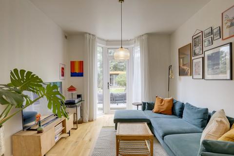 2 bedroom flat for sale, Laleham Road, Catford , London, SE6