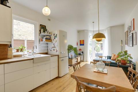 2 bedroom flat for sale, Laleham Road, Catford , London, SE6