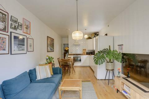 12a Laleham Road, London, SE6 2HT