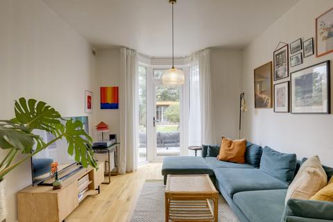 12a Laleham Road, London, SE6 2HT