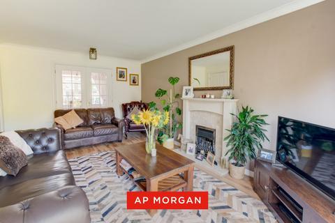 4 bedroom detached house for sale, Appletrees Crescent, Bromsgrove, Worcestershire, B61