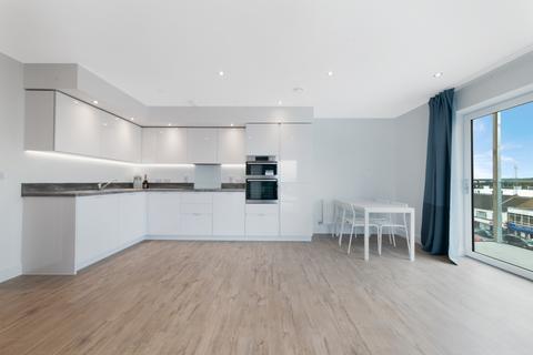 2 bedroom flat to rent, Stirling Drive, Saxon Square, Luton, LU2