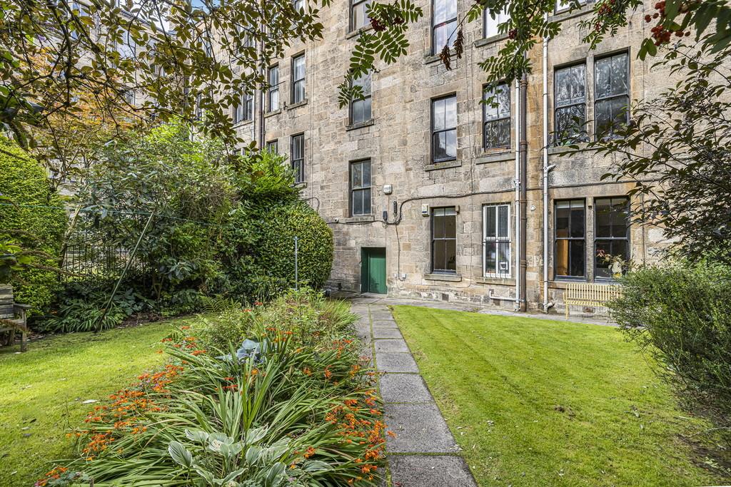 39-web-or-mls-68 Kelvin Drive Flat 1.1 12