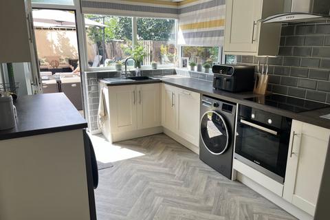 4 bedroom detached house for sale, Commercial Road, Alford LN13