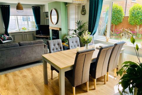 4 bedroom detached house for sale, Commercial Road, Alford LN13