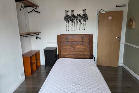 1 bedroom in a house share to rent, Garland Road, Poole, BH15