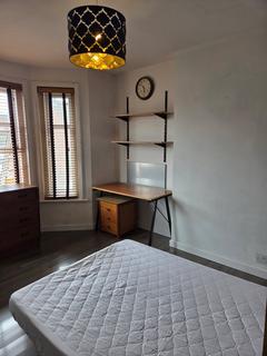 1 bedroom in a house share to rent, Garland Road, Poole, BH15