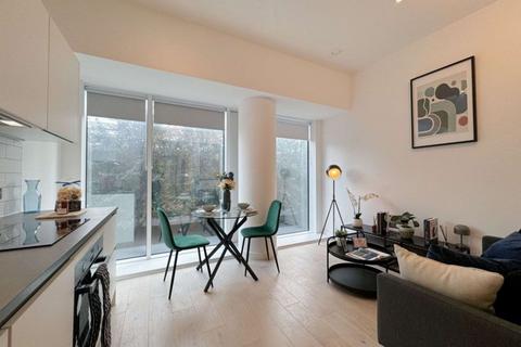 Studio to rent, Great West Road