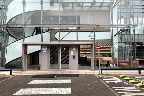 Studio to rent, Great West Road