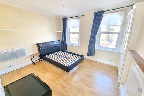 Studio to rent, Langthorne Road, Leytonstone