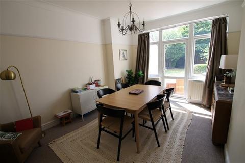 undefined, WANSTEAD E11