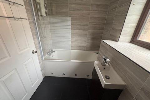 2 bedroom flat to rent, Petunia Court, Luton