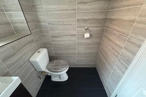 2 bedroom flat to rent, Petunia Court, Luton