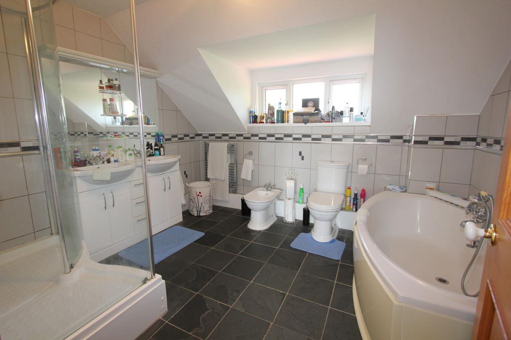 Principle Bedroom En Suite