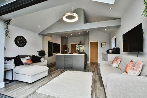 13 Beech Avenue, Manchester, M22 4JE