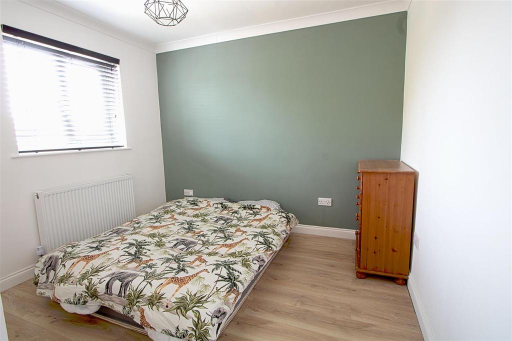 Bed 2.jpg
