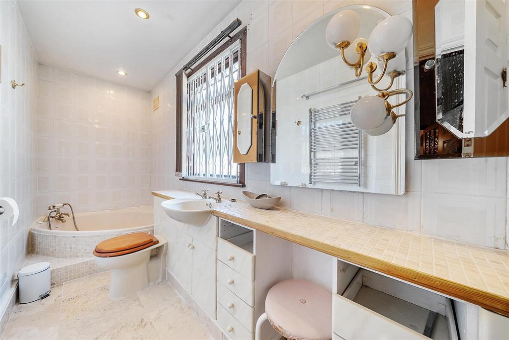Family Bathroom: