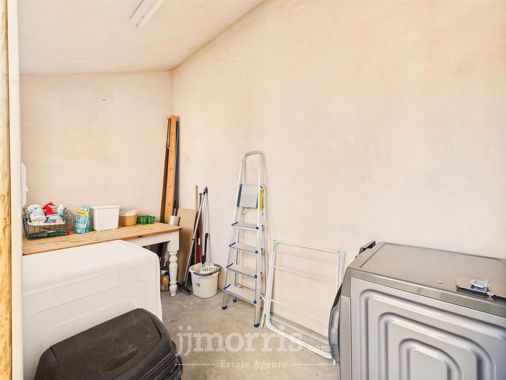 CAM05297 G0-PR0081-STILL025.jpg